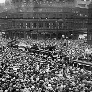 Cheering crowds greet Sheffield Wednesday team as they arrive home with the F. A. Cup 1935