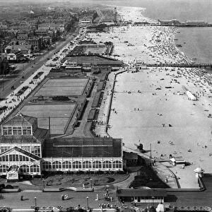 The seafront and Britannia Pier, Great Yarmouth 1935