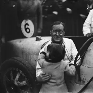 1927 JCC 200 Mile Race - Malcolm Campbell: Malcolm Campbell with his daughter Jean, portrait
