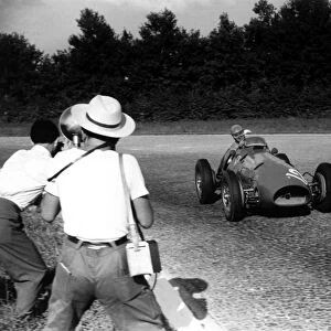 1952 Italian Grand Prix, Monza. Ferrari├òs first World: Ferraris first World Champion Alberto Ascari winning at home