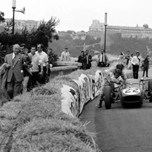 1960 Monaco Grand Prix - Innes Ireland: Innes Ireland, Lotus 18-Climax, 9th position, pushes his car around almost a complete lap to finish, action