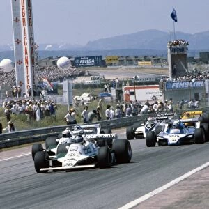 1980 Spanish Grand Prix. : Carlos Reutemann, retired, leads Alan Jones 1st position, leads at the start, action