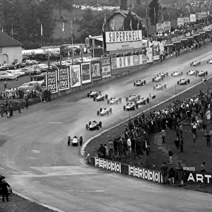 Formula One World Championship: Race winner Jim Clark Lotus 25 made an astonishing start to climb from eighth to first by the time the field