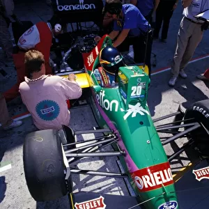Formula One World Championship: Thierry Boutsen Benetton Ford B187, in the pits