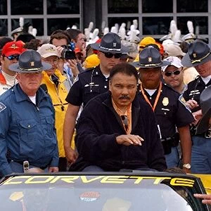 Indy Racing League: Boxing legend Mohammed Ali gets a ride in the pace car