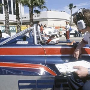 Long Beach, California, USA. 13-15 March 1981: Nigel Mansell in the pits