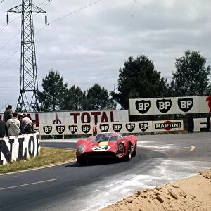 W. Mairesse / Buierlys - Ferrari 330P4: 1967 LE MANS 24 HOURS