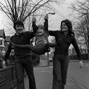 Actor Richard Beckinsale with family Judy Loe and daughter Kate Beckinsale at home