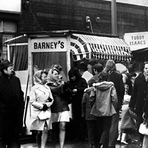 Barneys and Tubby Isaacs eel stalls at Aldgate March 1974