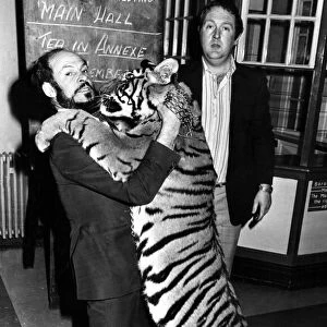 Cardiff Zoo owner Mr George Palmer, took his Bengal tigress Kali to the annual meeting of