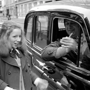 Child: Singer: A London Texi Driver asks Lena for her autograph. March 1975 75-01376-008