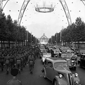 Coronation rehearsal 1953. Even at 6 am the mall was choked with private cars