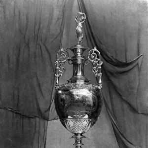 Cups - Football League - Div-1. - Championship Trophy. April 1952 P011451