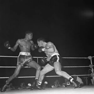 Dave Charnley v Doug Vaillant in a boxing match - June 1962