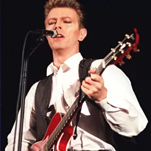 DAVID BOWIE IN CONCERT AT MILTON KEYNES - 5TH AUGUST 1990