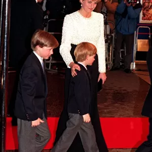 DIANA, PRINCESS OF WALES WITH PRINCE WILLIAM AND PRINCE HARRY AT ROYAL PREMIERE OF HOOK