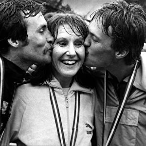 Dick Beardsley and Inge Simonsen kiss Joyce Smith after jointly winning the 1981 London