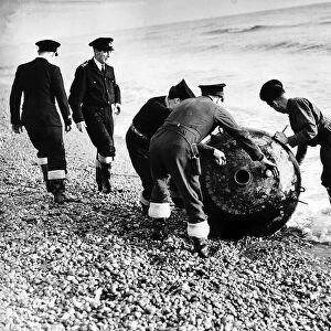 Mine disposal team deal with a mine in Rye Bay England during WW2 1945