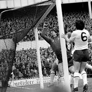 Division One Football 1980 / 81 Season. Tottenham Hotspur v Aston Villa, White Hart Lane