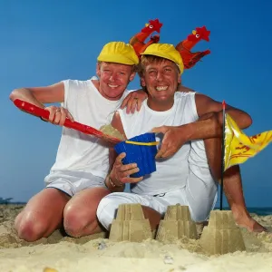 Dustin Gee on the beach with fellow comediy partner Les Dennis, 1985