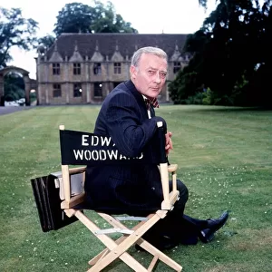 Edward Woodward Actor / Director Sitting on chair in grounds July 1987 Dbase
