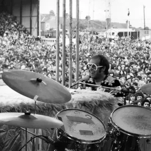 Elton John fans swarm in to Watfords Vicarage Road ground