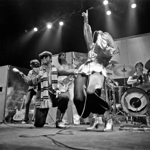 Elton John and Kiki Dee performing on stage on Sunday 21st November 1976