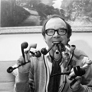 Eric Morecambe, Pipe man of the Year, as judged by Tobacco & the rian Pipe Trade