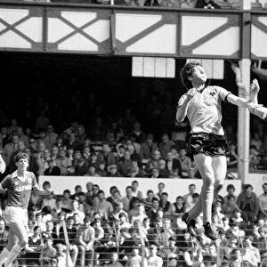 Everton 1 v. Wolverhampton Wanderers 1. May 1982 MF07-04-055