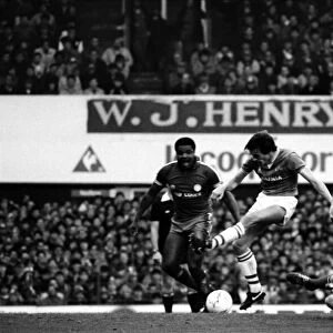 Everton 3 v. Leicester City 0. November 1984 MF18-08-029