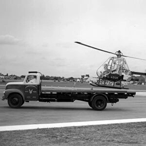 Fairey Aviation Ultralight Helicopter landing on the back of a lorry at the SBAC