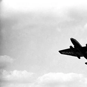 Farnborough Airshow. E. E. Canberra with re-leaf avon engine. September 1952 C4316a-004