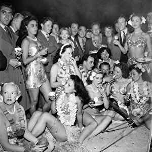 Felix Mendelssohn holds midnight beach party for Pulu Moe who has been with his band for