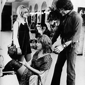 Film Shampoo starring Goldie Hawn Warren Beatty 1975 and Lee Grant