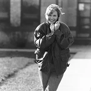 Fiona Fullerton February 1989 dressed for the outdoors A©mirrorpix