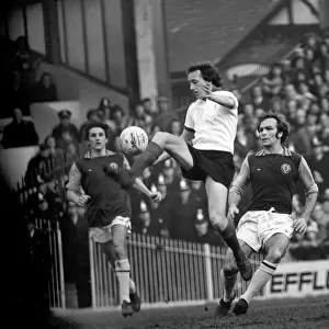Football: Aston Villa F. C. (2) vs. Manchester United F. C. (0). February 1975 75-01047-029