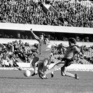 Football Division 1. Aston Villa 3 v. Tottenham Hotspur 0. October 1980 LF04-43-043