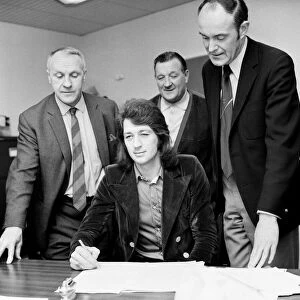 Frank Worthington signs for Liverpool from Huddersfield Town at Anfield watched by