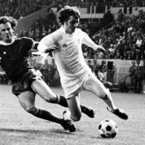 Franz Beckenbauer of Bayern Munich 1975 brings down Allan Clarke but no penalty
