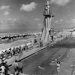 General view of the Piscine swimming pool, where the smartest foregather