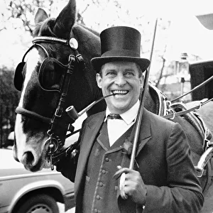Jeremy Brett Pipesmoker of the Year 1989. He arrived at the Savoy to collect
