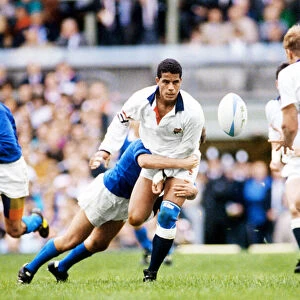 Jeremy Guscott plays with his England team against Italy in the Rugby World Cup 1991