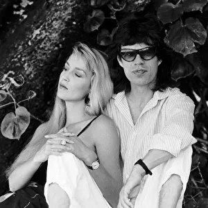 Jerry Hall arm with her boyfriend Rolling Stones; Mick Jagger in Barbados February 1987