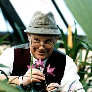 Jim McColl Beechgrove Garden television presenter with flowers tweed hat glasses at