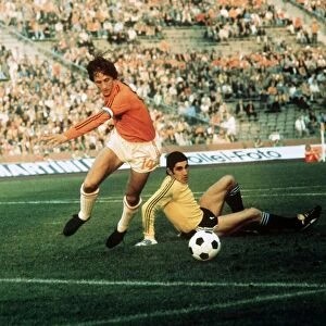Johan Cruyff Hollland World Cup 1974 beats Carnevali Argentina to score first goal