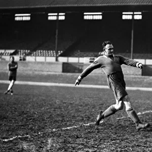 Leicester FC 1930-31. Arthur Chandler training. 1st March 1930 DM17813