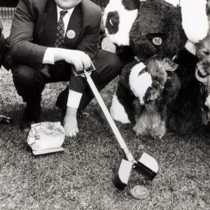 Lord Strathclyde launches the Scoop the Poop Campaign seen here with the Scoop