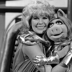 Loretta Swift and Miss Piggy from The Muppets 1980 TV programme