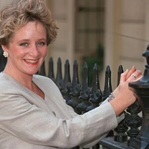 MICHELLE HOLMES - TV SERIES FIRM FRIENDS PHOTOCALL 28 / 05 / 1992