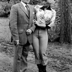 Rodaje de Carry on Behind. Kenneth Connor y Liz Fraser. Abril 1975 75-1732 Rodaje de Carry on Behind. Kenneth Connor y Liz Fraser. Abril 1975 75-1732